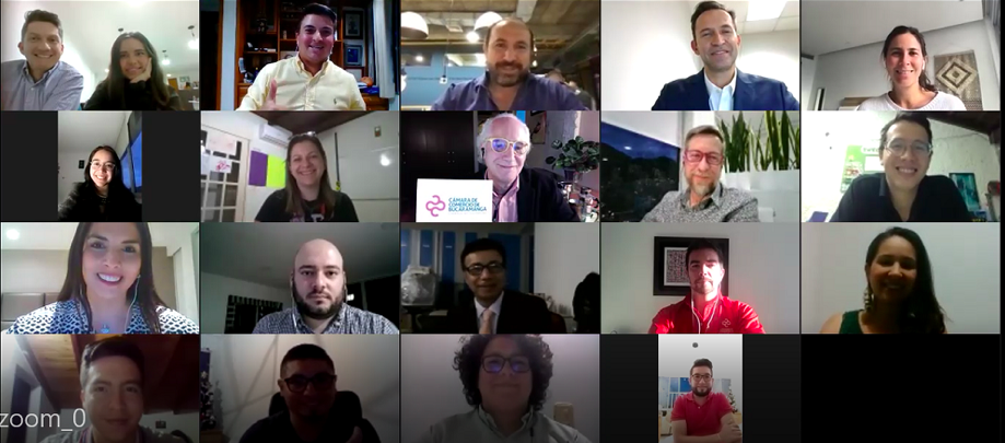 Cofundador de Starbucks compartió sus experiencias y recomendaciones con empresarios santandereanos